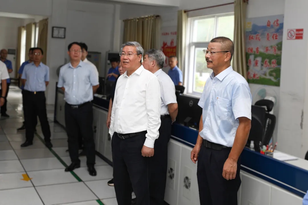 海南省政协主席李荣灿到新利在线平台-新利在线官网
调研3_副本.jpg
