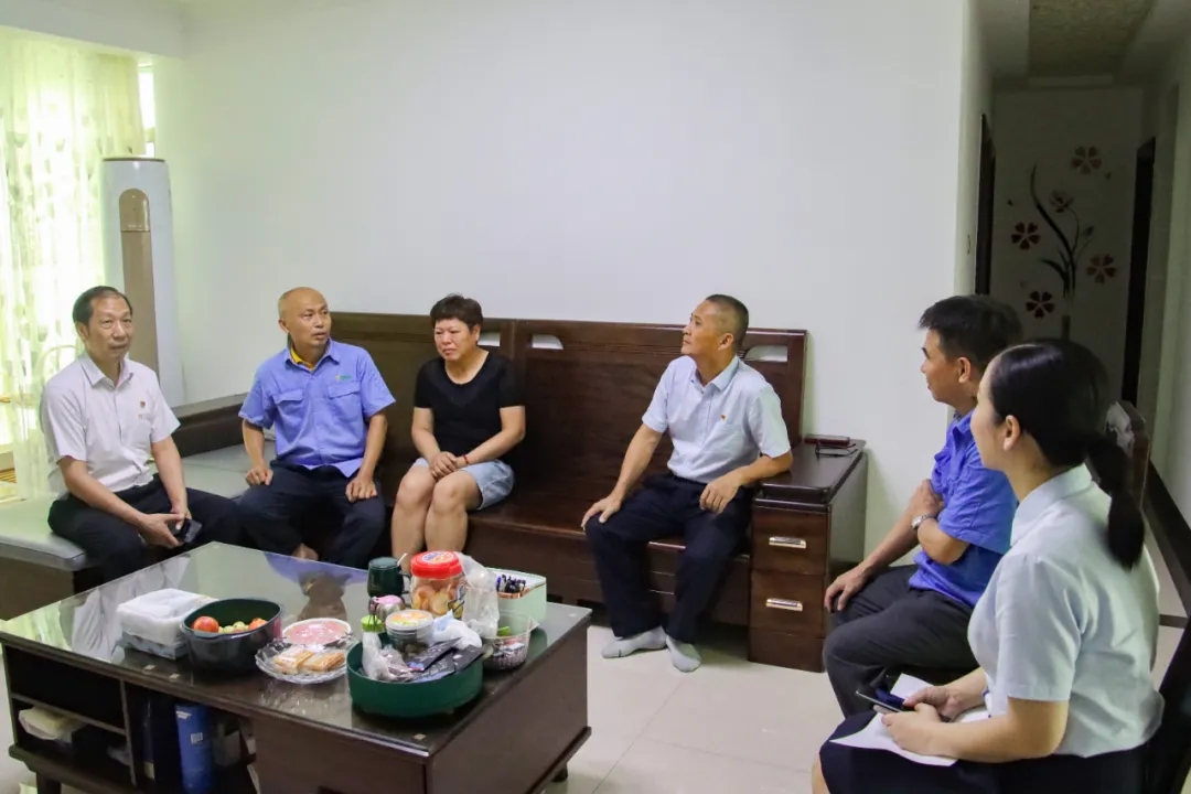 新利在线平台-新利在线官网
党委开展“七一”走访慰问活动2.jpg