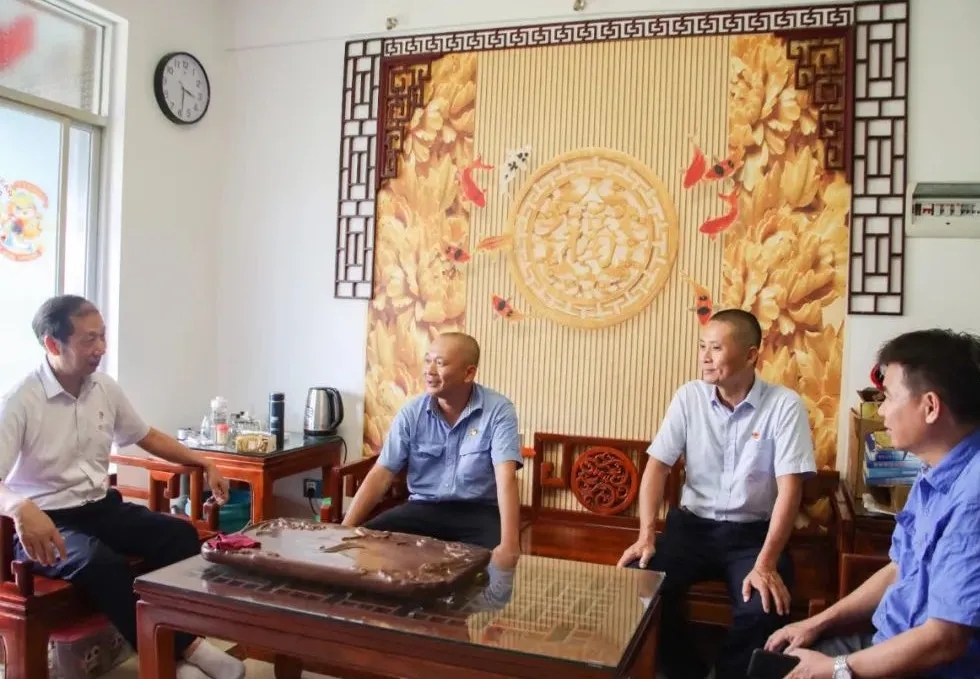 新利在线平台-新利在线官网
党委开展“七一”走访慰问活动3.jpg