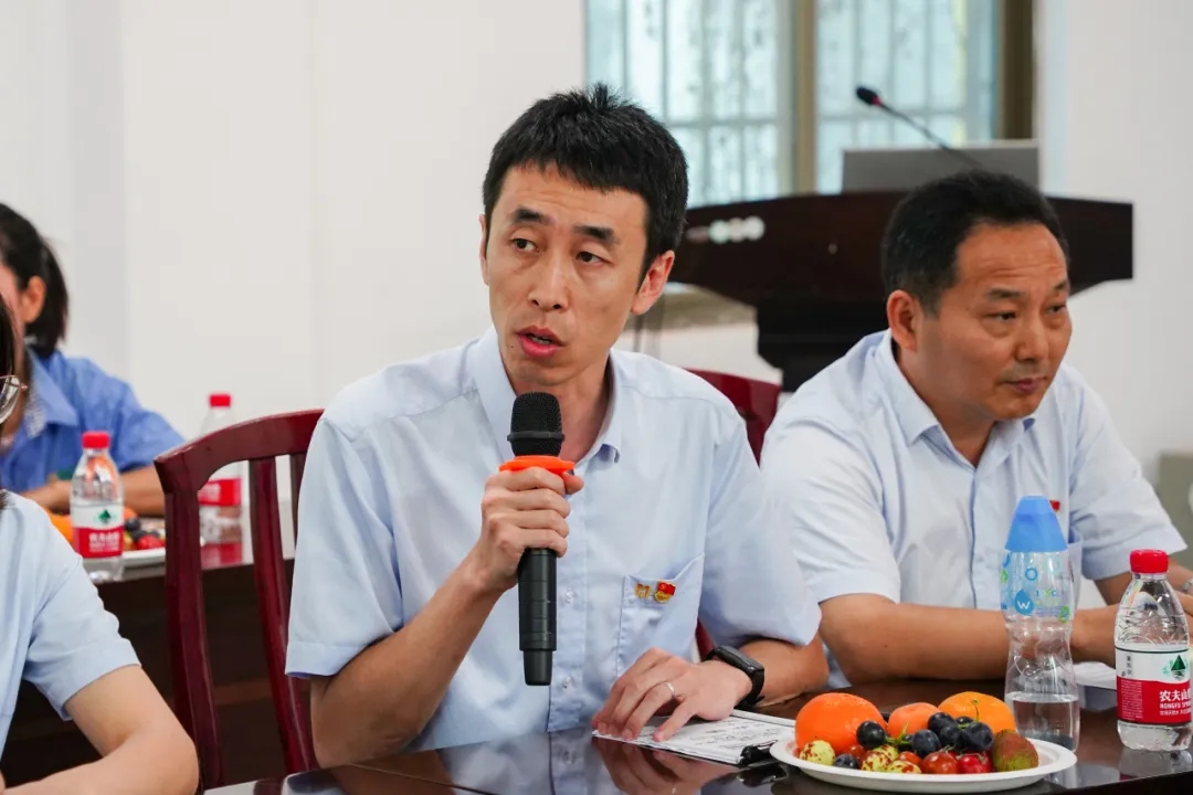 新利在线平台-新利在线官网
召开“七一”座谈会4.jpg